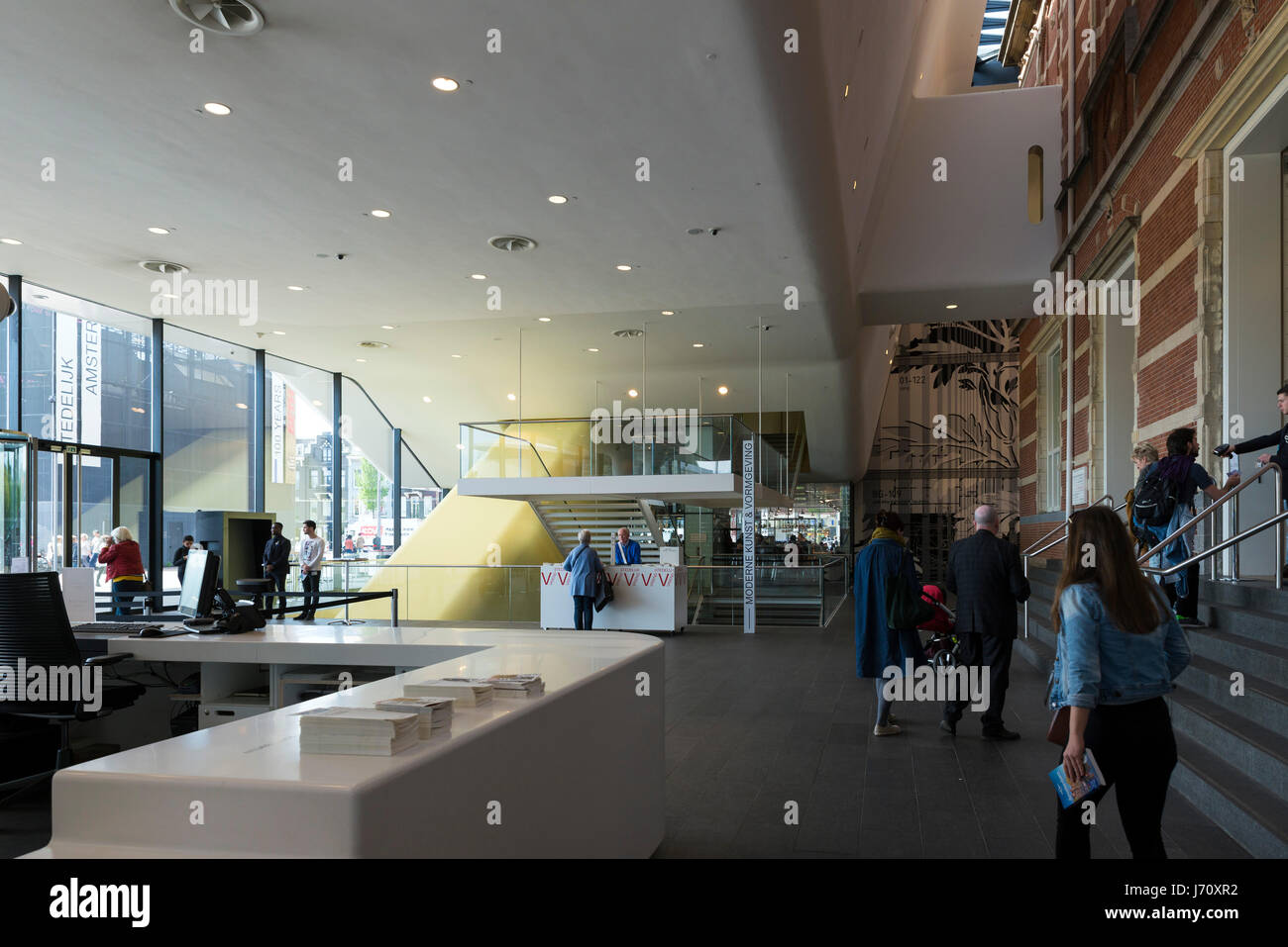 AMSTERDAM, Pays-Bas - 15 mai, 2017 : Le musée de Stedelijk Amsterdam est un musée dédié à l'art moderne et contemporain et design. Banque D'Images