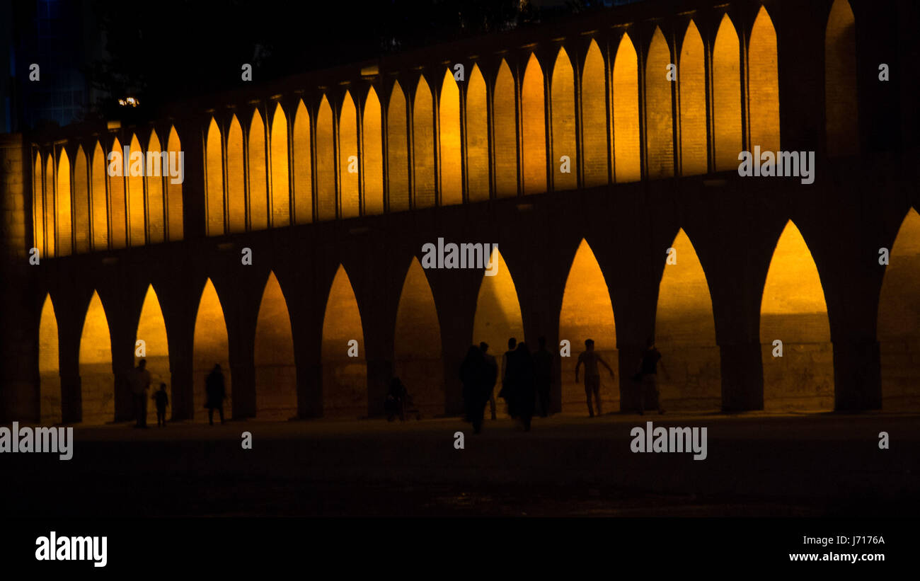 Si-O-se Pol bridge at night, Ispahan, Iran Banque D'Images