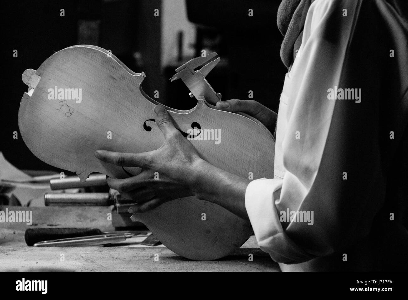 Luthier à Yazd, Iran bazar Banque D'Images