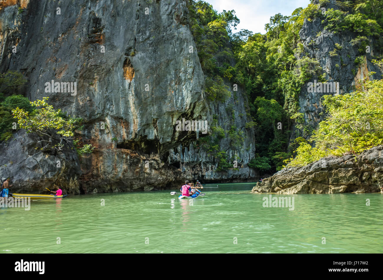 Kayaks sur les îles de Phuket, Phang nga Bay, Thaïlande Banque D'Images