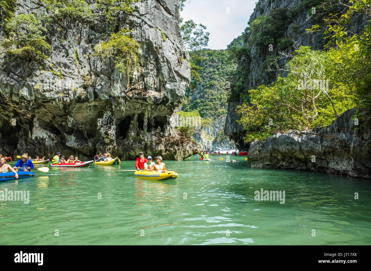 Kayaks sur les îles de Phuket, Thaïlande Banque D'Images