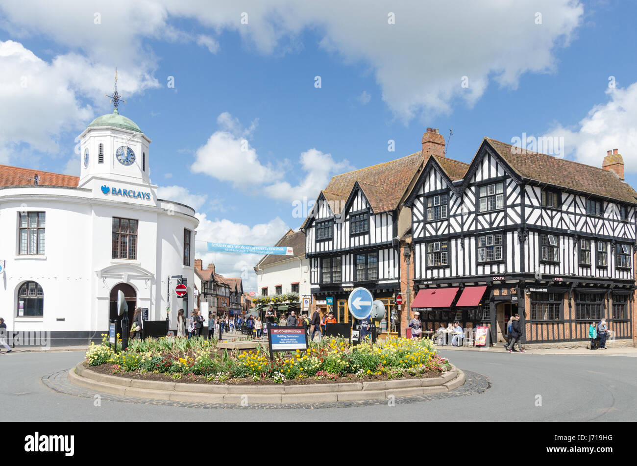 Rond-point à la fin de la rue Bridge, à Stratford-upon-Avon, Warwickshire Banque D'Images