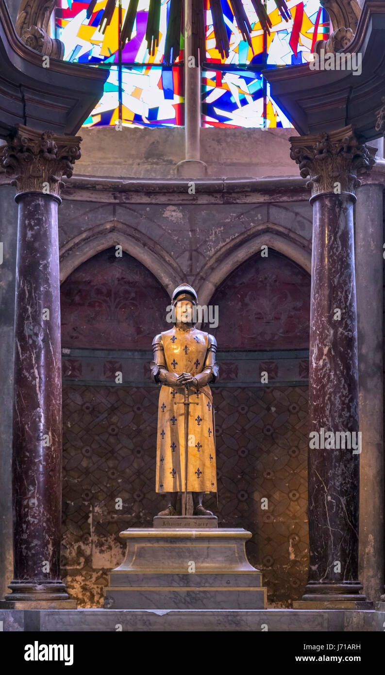 Statue de Jeanne d'Arc dans la Cathédrale Notre Dame de Reims, Reims, France Banque D'Images