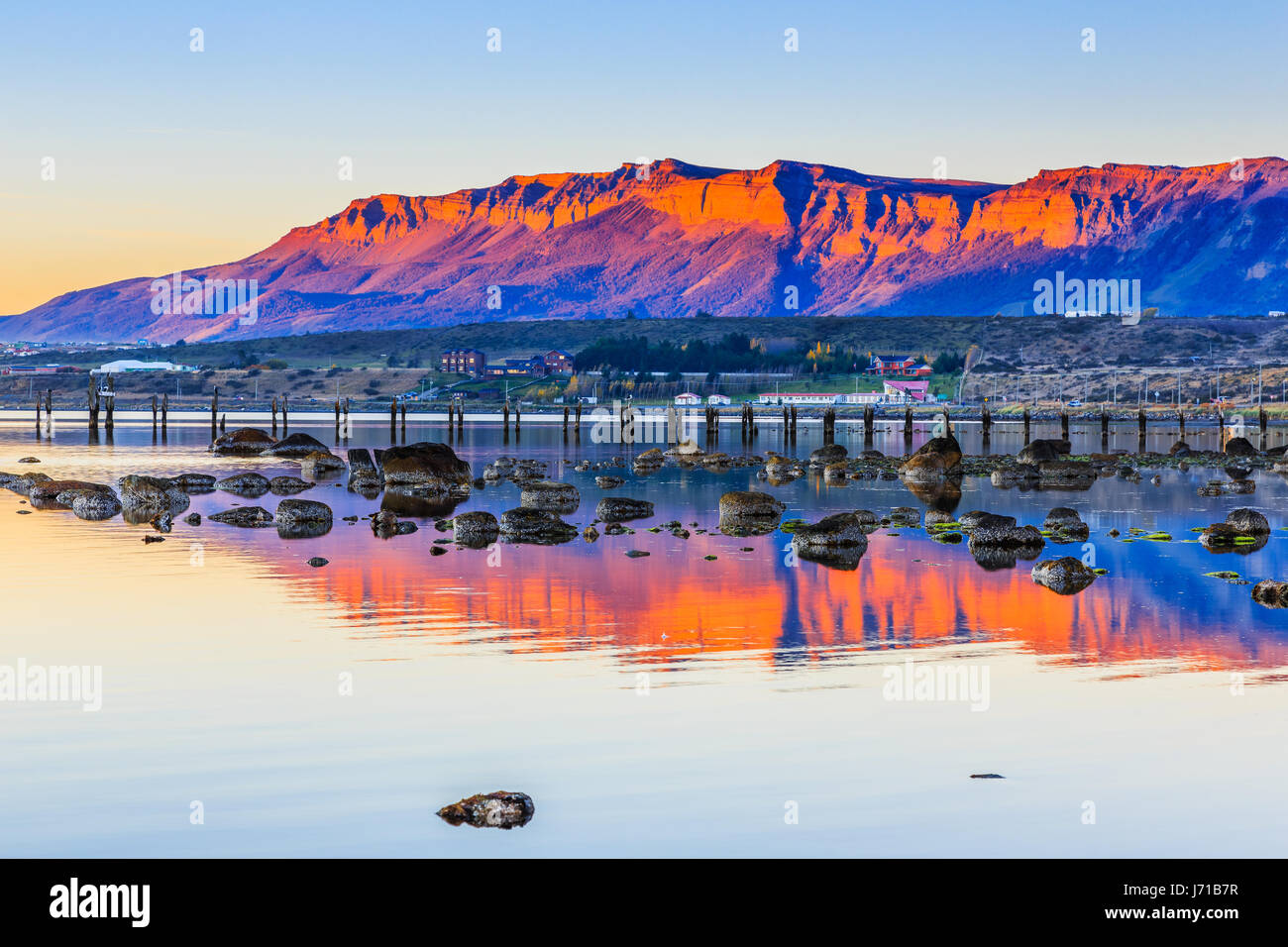 Puerto Natales en Patagonie, au Chili. Vieux quai à Almirante Montt golf. Banque D'Images