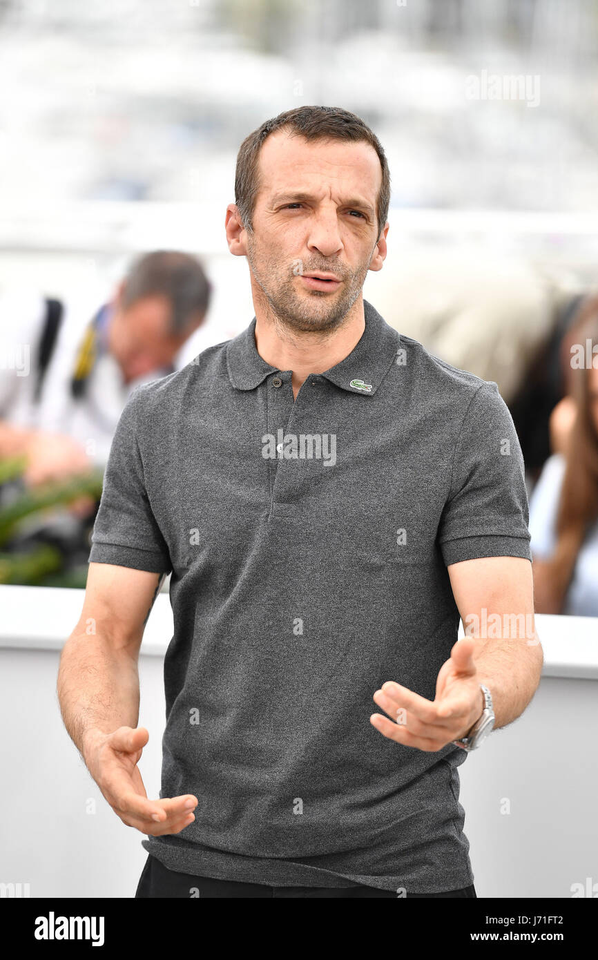 Cannes, France. 22 mai, 2017. Mathieu Kassovitz acteur du film 'Happy End' pose pour des photos à Cannes, France, le 22 mai 2017. Le film 'Happy End' réalisé par l'autrichien Michael Haneke sera en compétition pour la Palme d'or sur le 70e Festival de Cannes. Crédit : Chen Yichen/Xinhua/Alamy Live News Banque D'Images