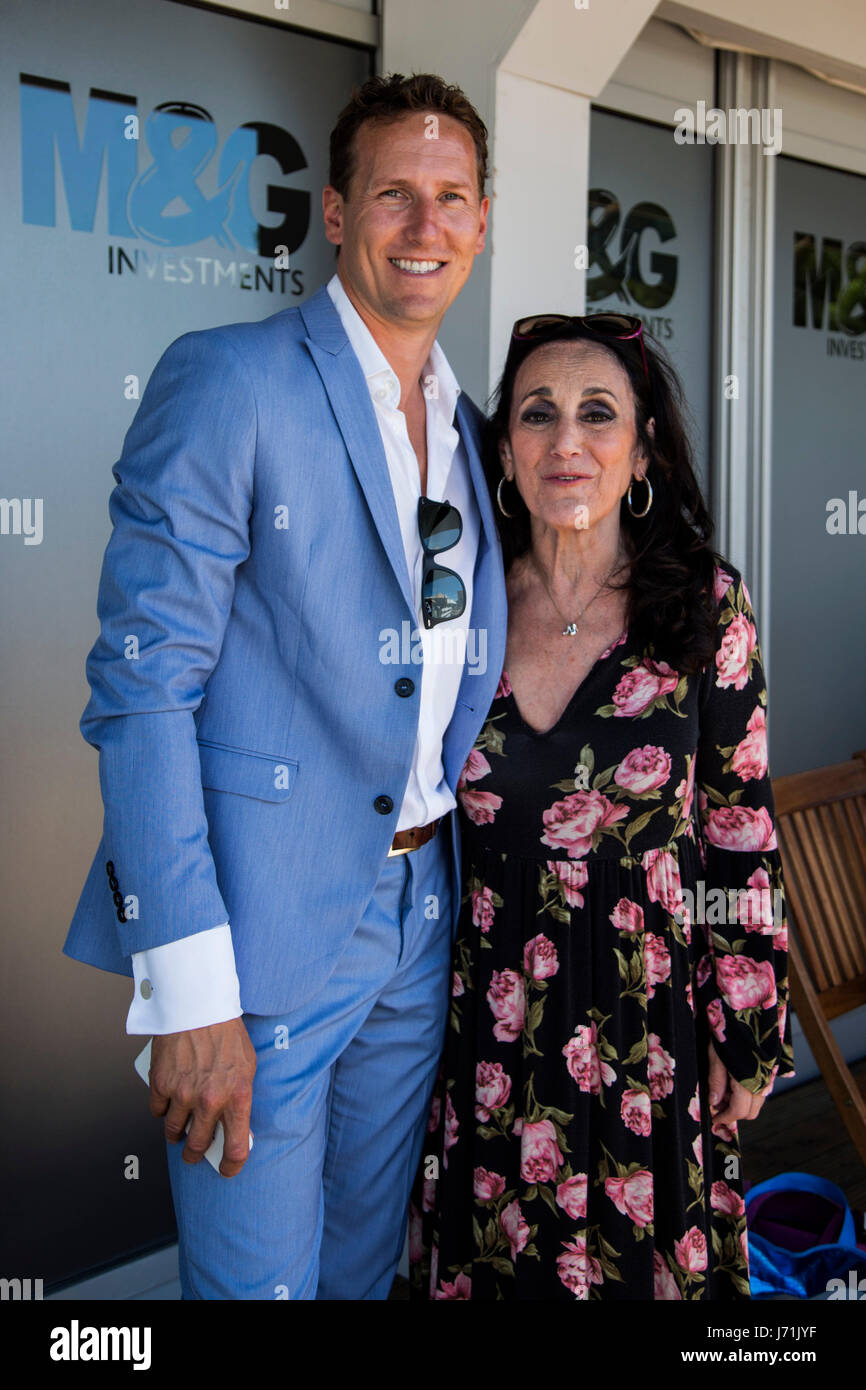 Londres, Royaume-Uni. 22 mai, 2017. Brendan Cole actrice danseur avec Lesley Joseph. Appuyez sur Jour à la 2017 RHS Chelsea Flower Show qui ouvre ses portes au public demain. Crédit : Images éclatantes/Alamy Live News Banque D'Images