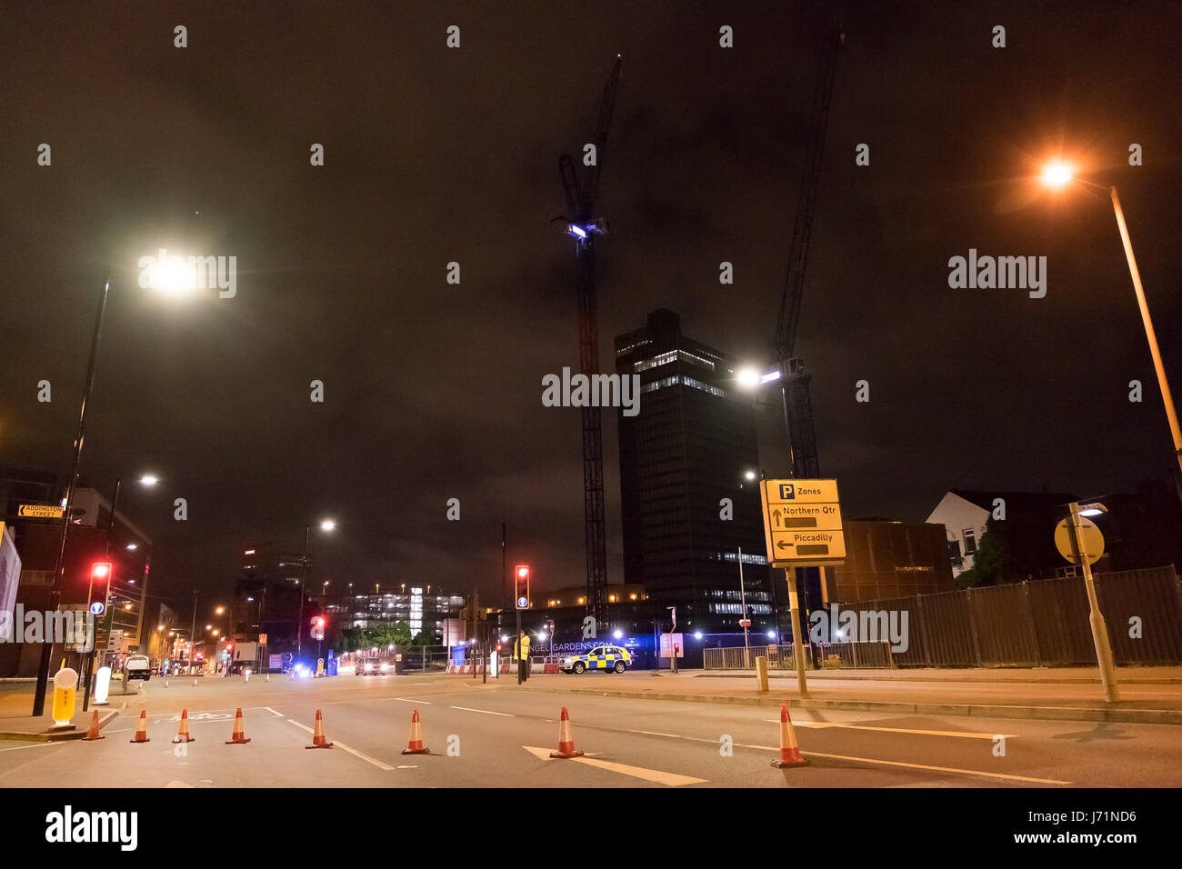 Manchester UK. Le mardi 23 mai 2017. Cordon de Police sur Ring Road junction Oldham Street. 22 personnes sont confirmées mortes après une explosion à Ariana Grande concert à la Manchester Arena. Crédit d'auteur : Ian Wray/Alamy Live News Banque D'Images