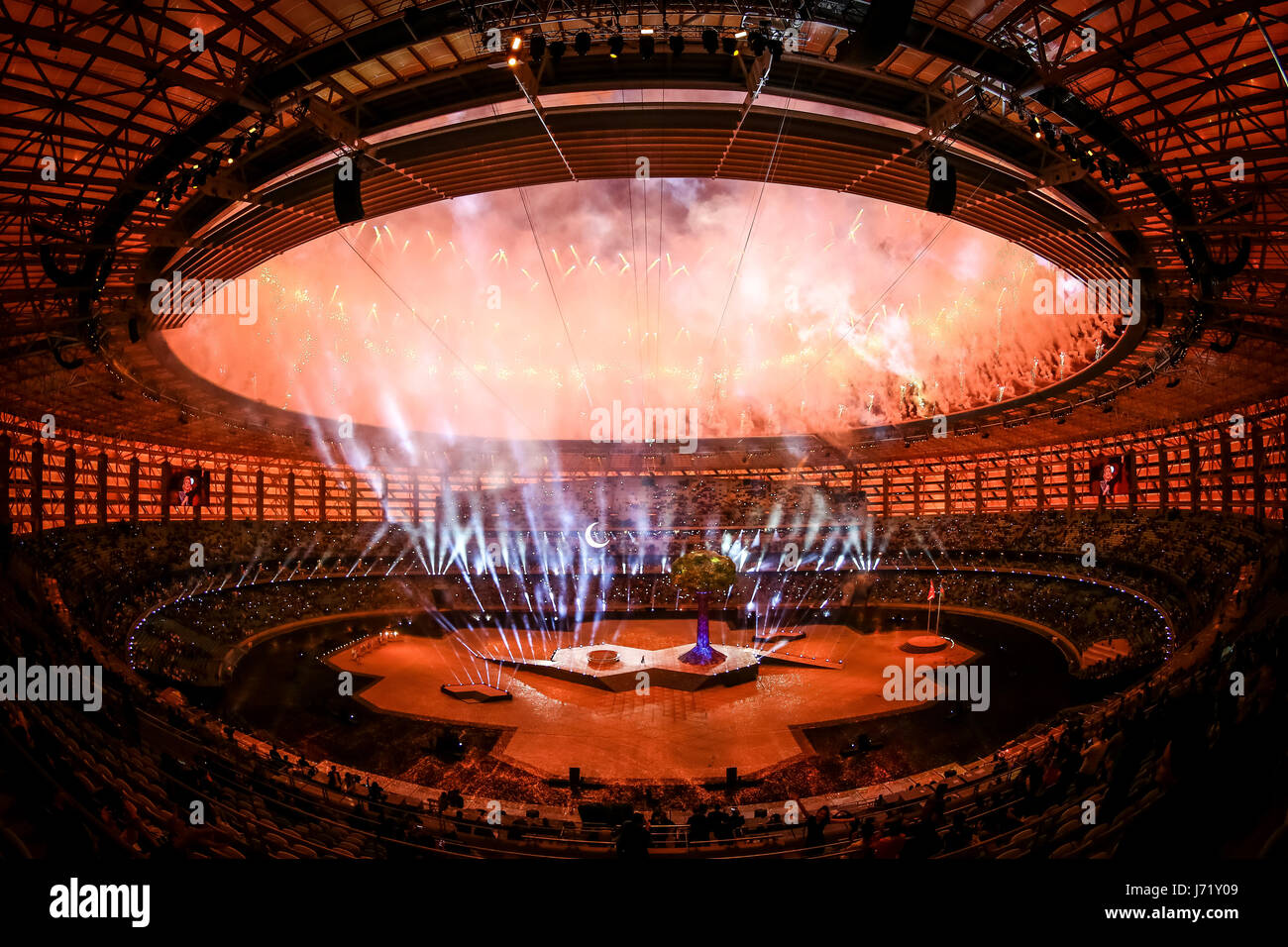 Baku, Azerbaïdjan. 22 mai, 2017. Une vue générale des artifices au cours de la cérémonie de clôture du 4e 2017 Bakou - Jeux de solidarité islamique au Stade olympique le 22 mai 2017 à Bakou, Azerbaïdjan. Credit : Aziz Karimov/Alamy Live News Banque D'Images