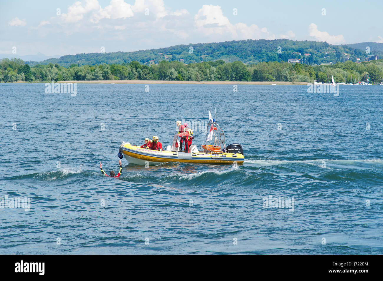 La formation de la Croix Rouge italienne sur le Lac Majeur Banque D'Images