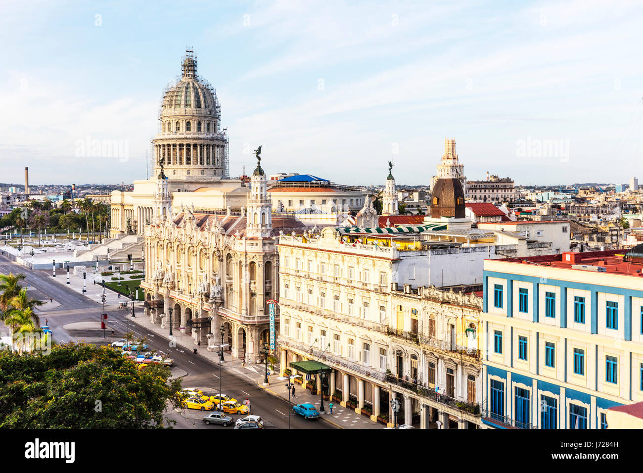 Cuba, La Havane. Paseo de Marti. L'hôtel Inglaterra, Théâtre National, Capitol, à partir de la droite au premier plan à gauche La Havane, capitale de Cuba La Havane Théâtre National Banque D'Images