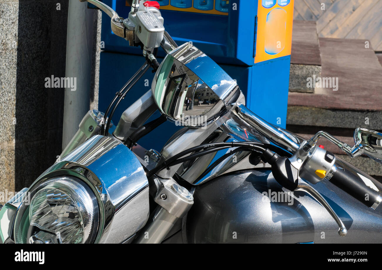 Les peuplements de moto dans la rue à Moscou Banque D'Images