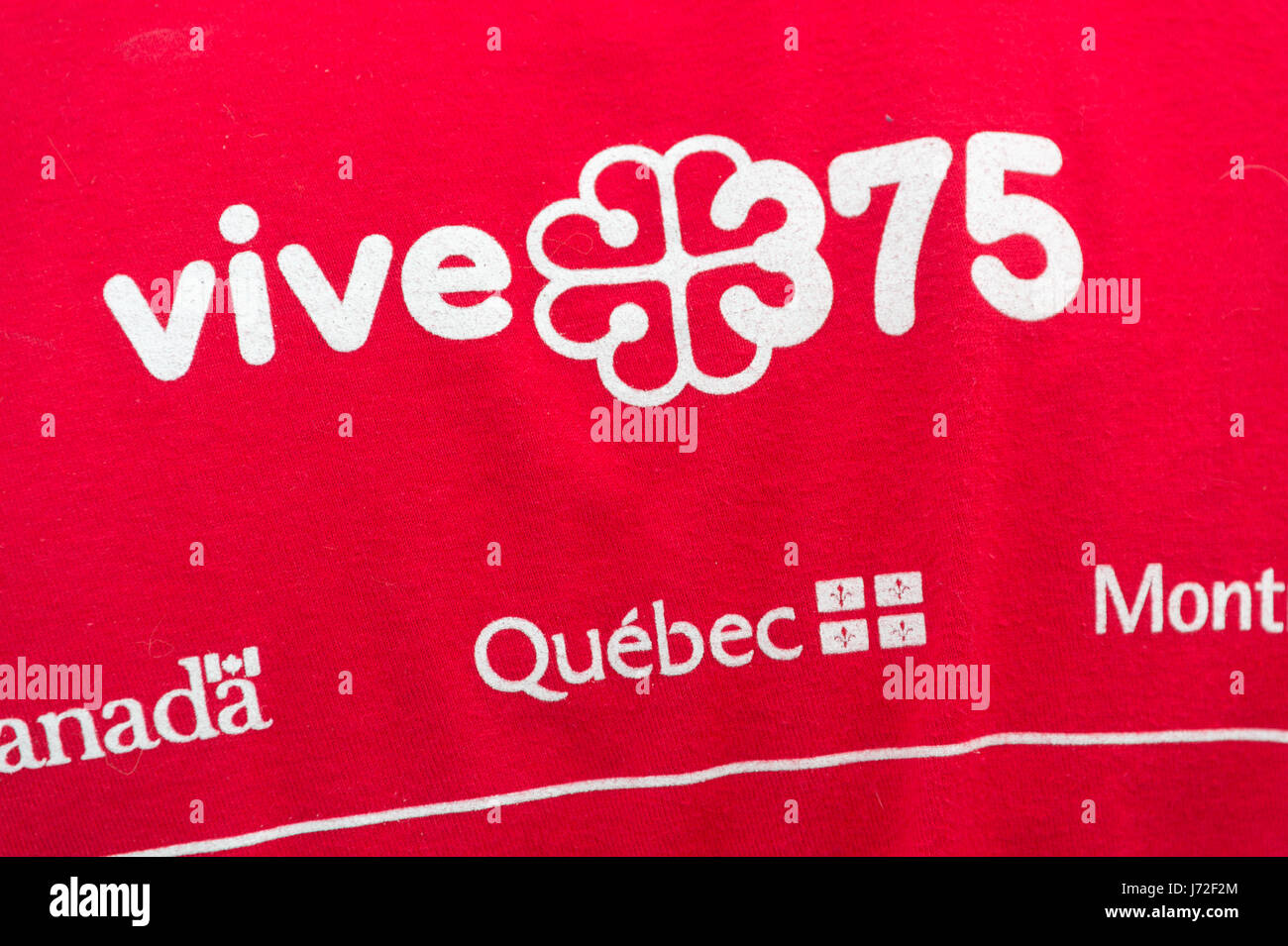 Montréal, CA - 21 mai 2017 : 375e anniversaire de Montréal logo imprimé sur un T-shirt Banque D'Images