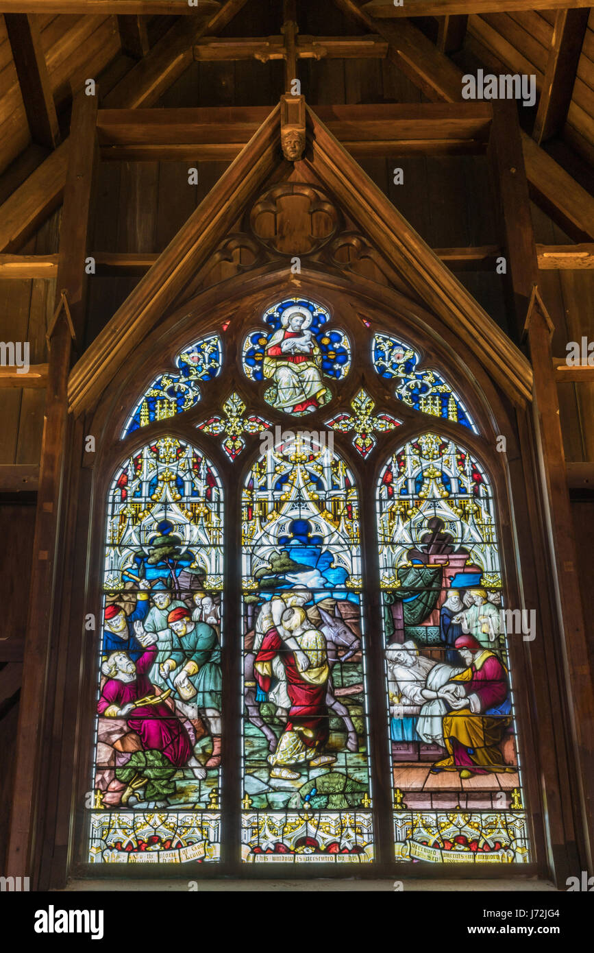 Wellington, Nouvelle-Zélande - 10 mars 2017 : l'intérieur de la vieille église en bois Saint Paul montre de grandes élaborer vitrail dans l'Alcôve représentant Banque D'Images