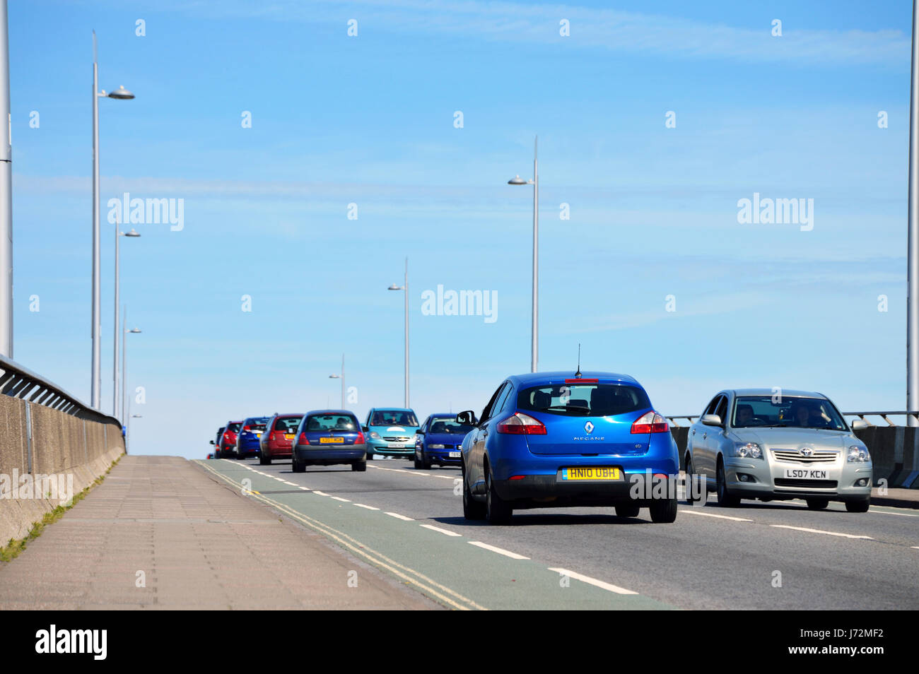 Le trafic important sur le pont Itchen à Southampton pendant l'heure DE, UK Banque D'Images