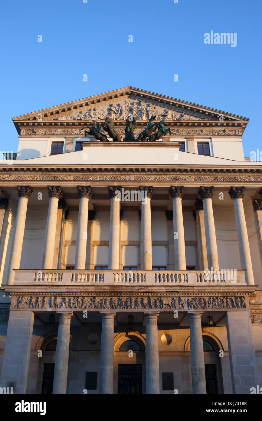 Grand Théâtre et Opéra National de Varsovie, Pologne, façade avant, style classique détails architecturaux Banque D'Images
