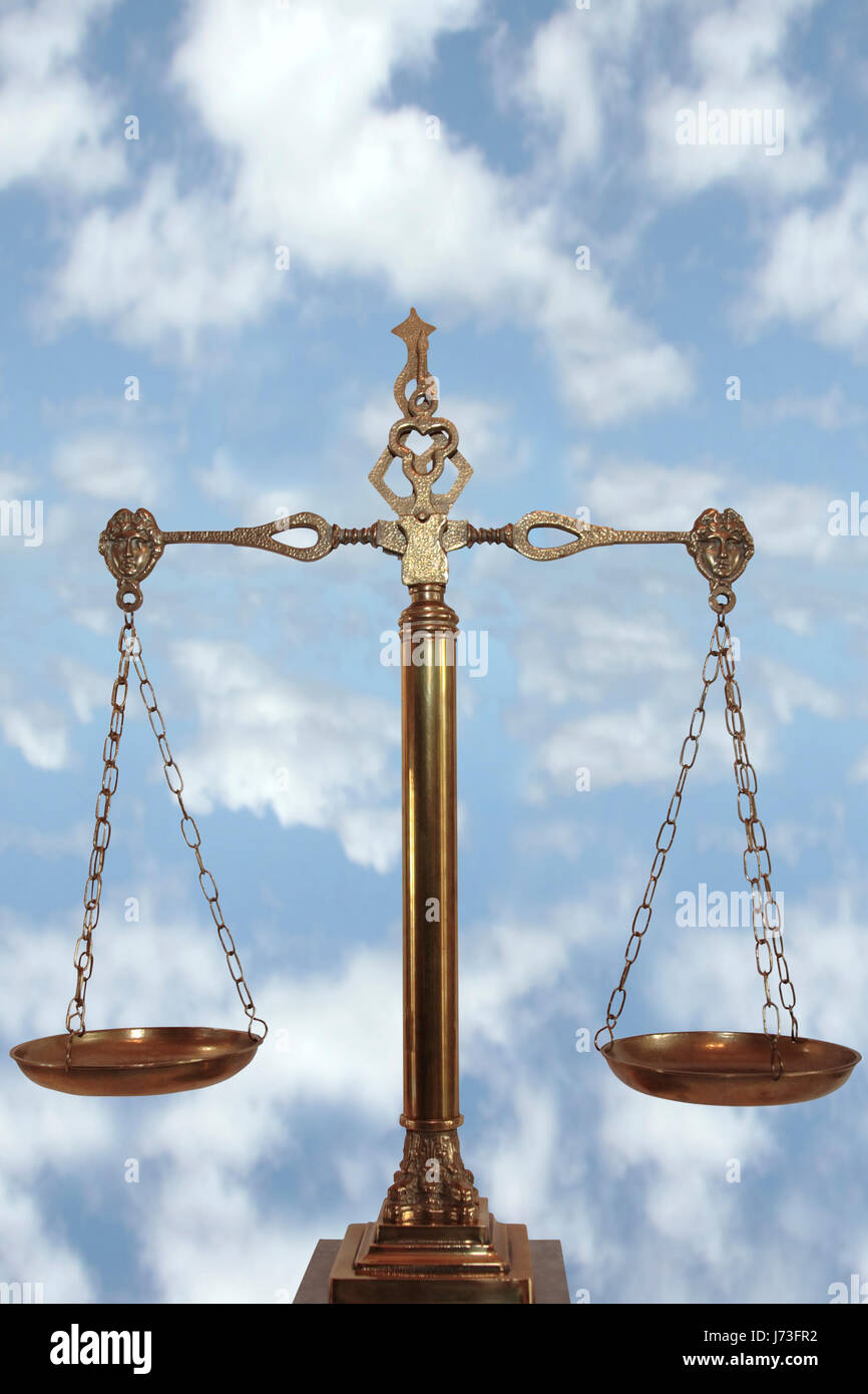 La Liberte Liberte Droit Equilibre L Egalite Juridique A L Echelle De La Justice Symbolique Isole Photo Stock Alamy