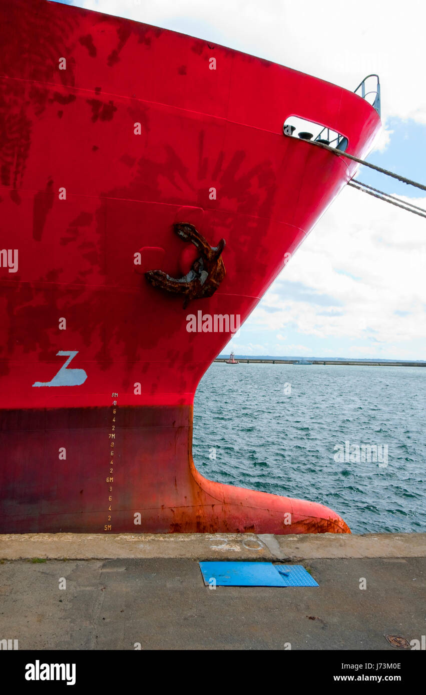 Bateau à Fond Plat En 4 Lettres Old cargo vessel Banque de photographies et d'images à haute résolution -  Alamy