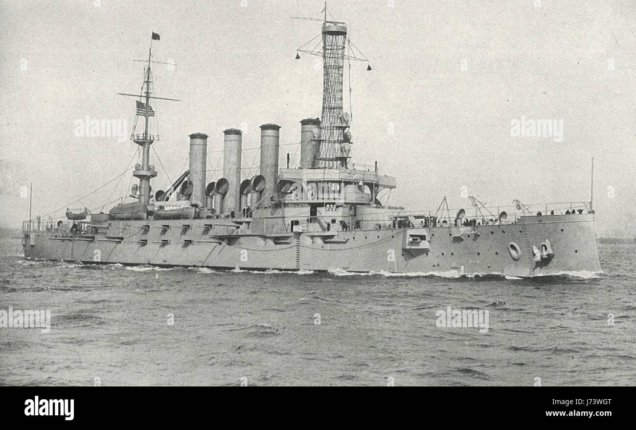 Le croiseur cuirassé en Caroline du Nord avec une batterie de quatre canons de 10 et 16 canons de six pouces, vers 1912 Banque D'Images