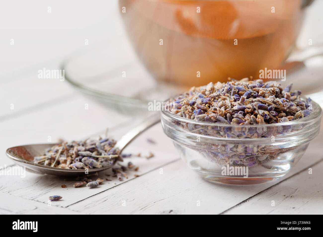 Une Tasse De Thé Avec Des Fleurs De Lavande Séchées Et Sur