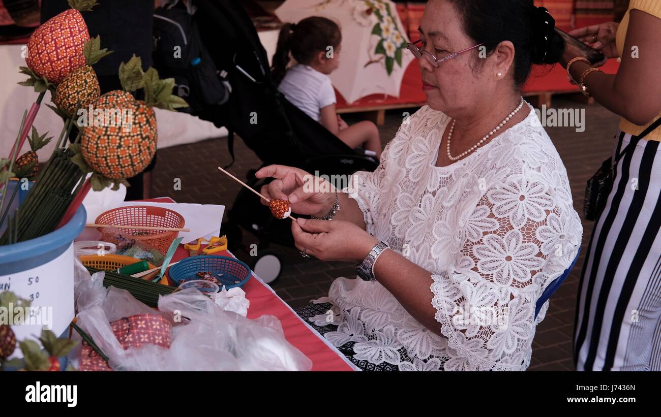 Dame thaïlandaise Thai Tricot Culture Festival Juste sur Beach Road Pattaya Thaïlande Banque D'Images