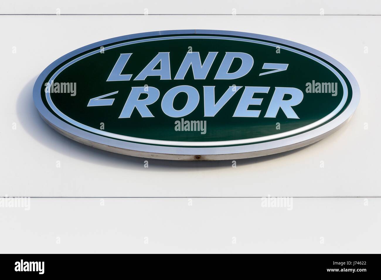 Aarhus, Danemark - janvier 17, 2016:Land Rover logo sur un mur. Land Rover est une marque automobile qui se spécialise dans le véhicule à quatre roues motrices Banque D'Images