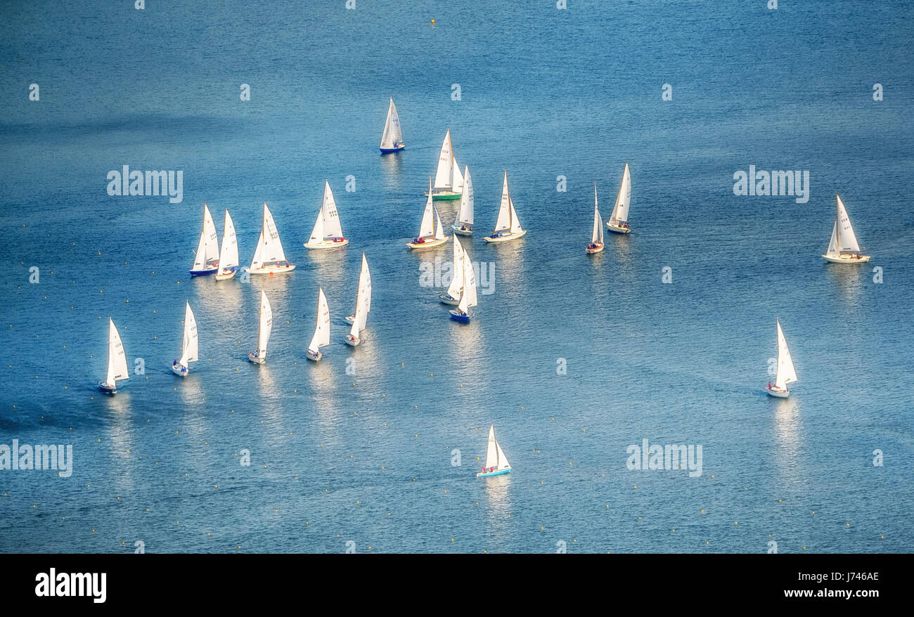 Régate de voile sur le lac Baldeney, bateaux à voile, voilier, course de l'eau bleu, lac artificiel, loisirs, navigation, manger, au nord de la Ruhr, Rhine-Westp Banque D'Images