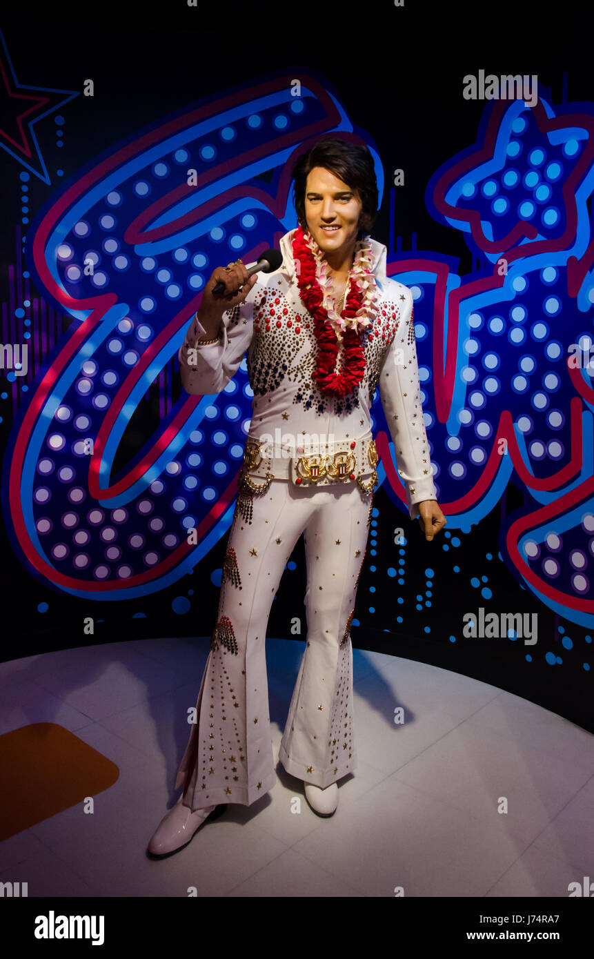 Singapour - septembre 15,2015 : la cire figure d'Elvis Aaron Presley à Madame Tussauds à Singapour. Banque D'Images