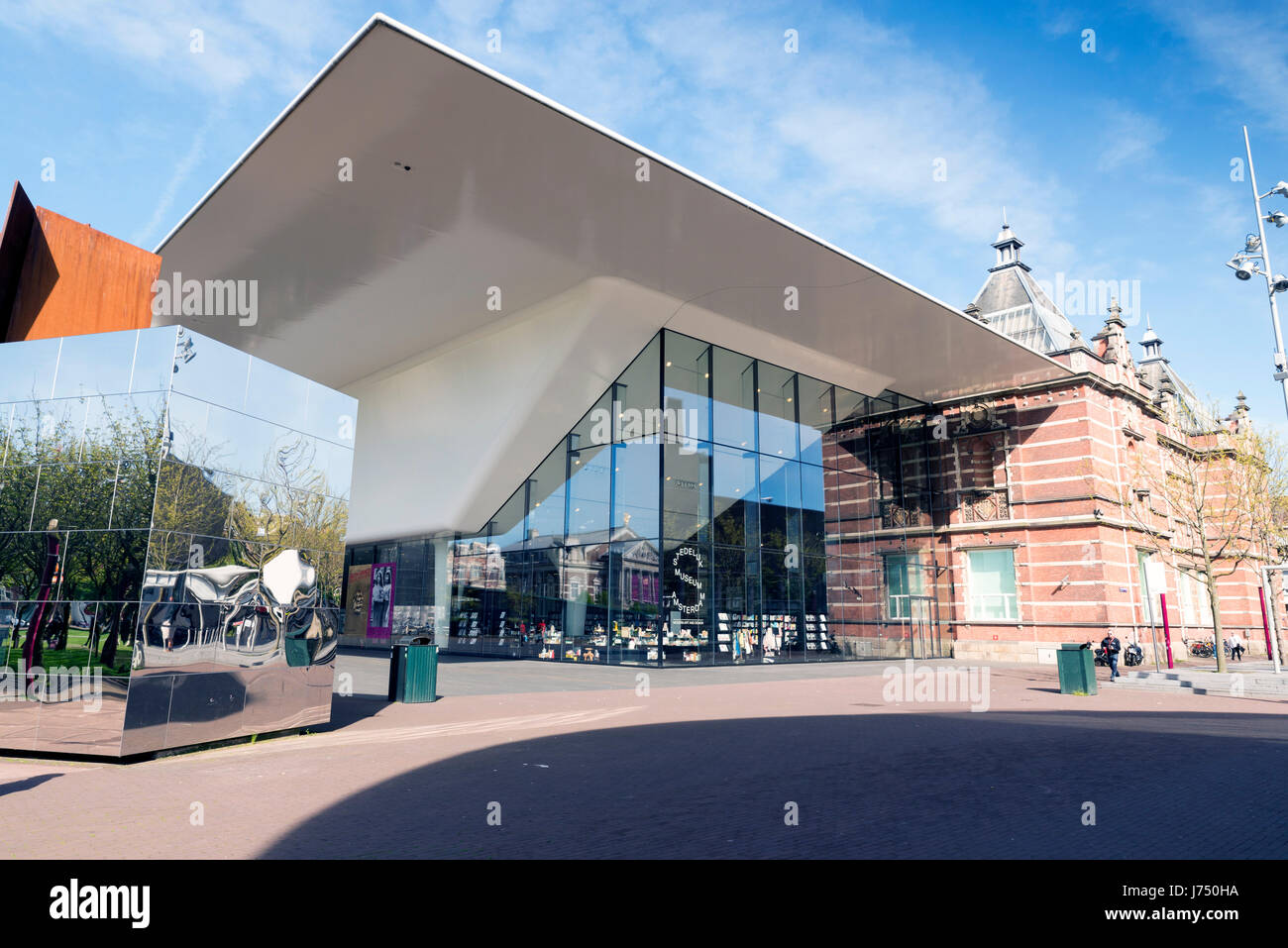 AMSTERDAM, Pays-Bas - 15 mai, 2017 : Le musée Van Gogh est un musée dédié aux œuvres de Vincent van Gogh. Il est situé au Musée Squar Banque D'Images
