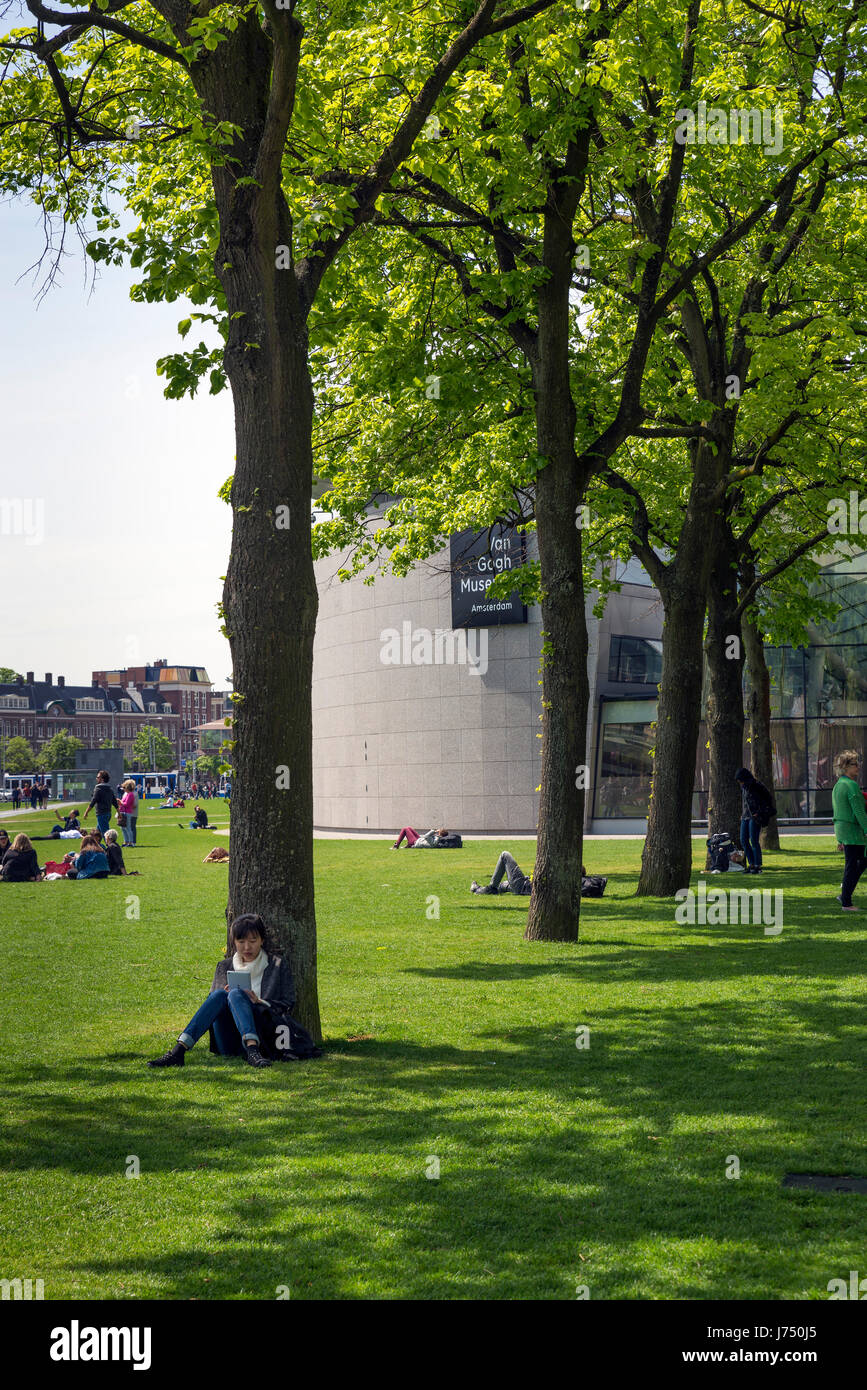 AMSTERDAM, Pays-Bas - 15 mai, 2017 : Le musée Van Gogh est un musée dédié aux œuvres de Vincent van Gogh. Il est situé au Musée Squar Banque D'Images