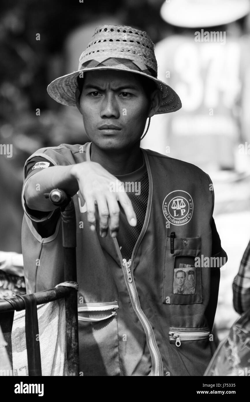 Portrait d'un homme porter sur marché Khlong Toei, Bangkok, Thaïlande Banque D'Images