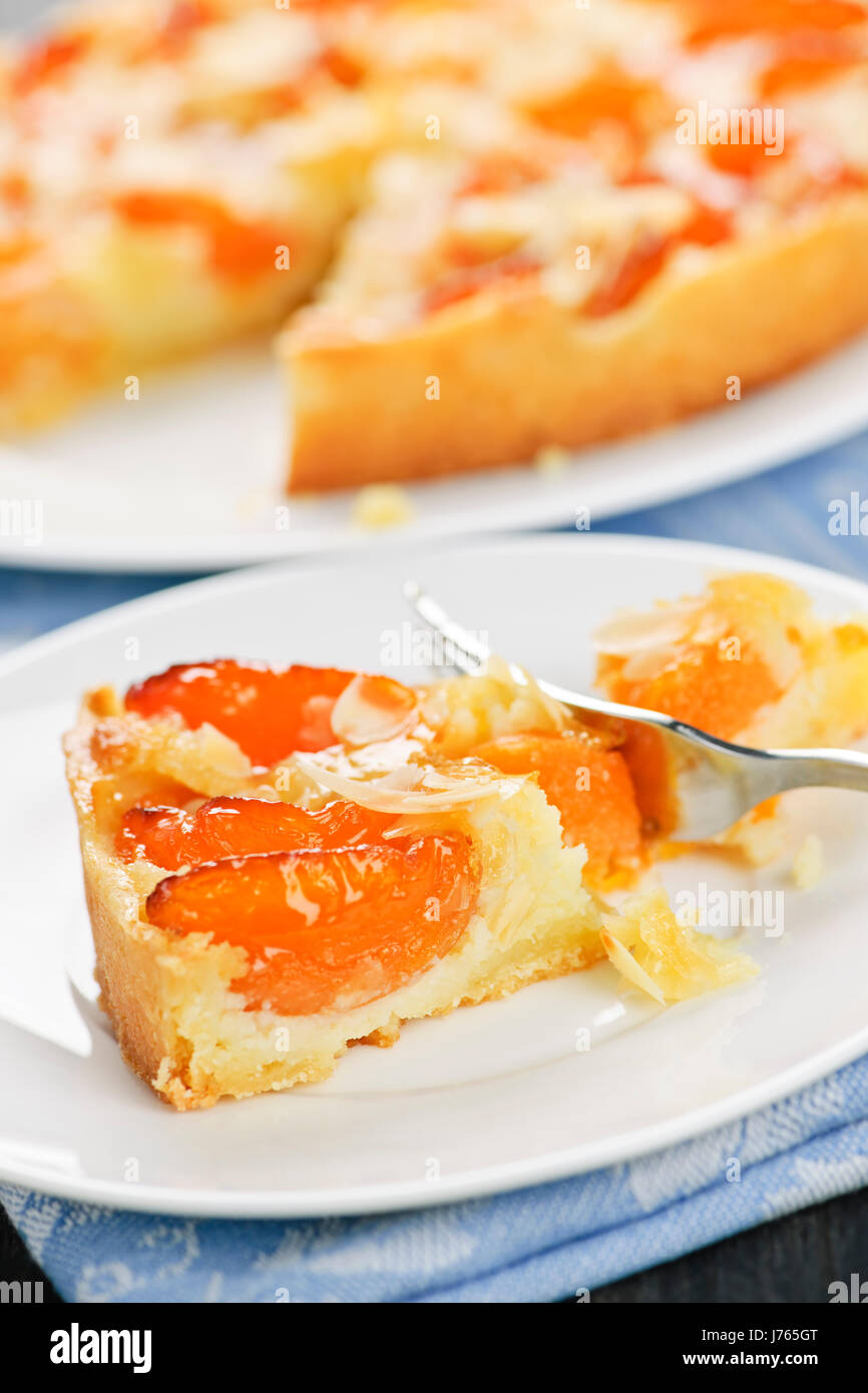 Plateau à fruits gâteaux tarte gâteau pièce fourche segment section partie salon dessert coupe Banque D'Images