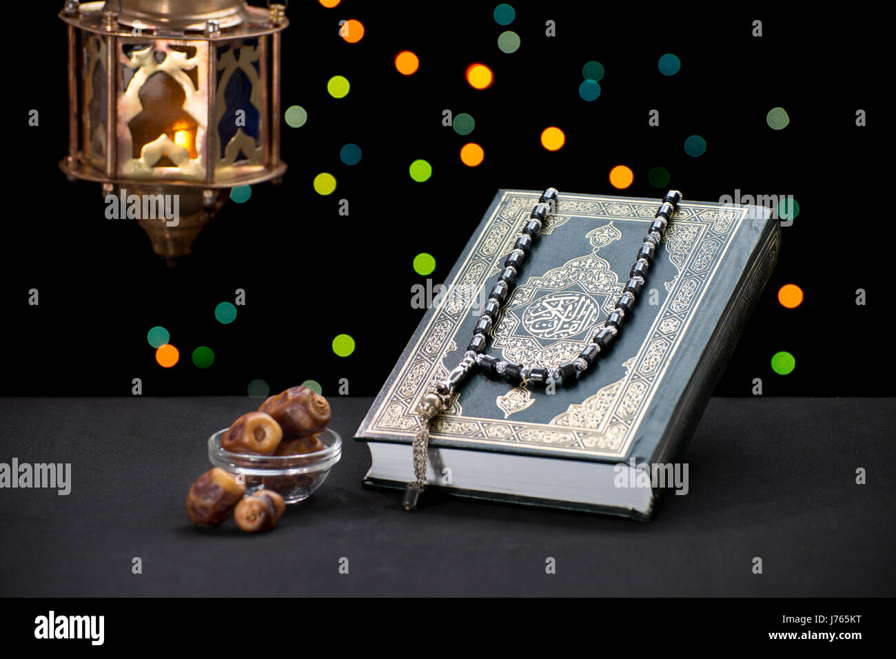 Symboles célébration du Ramadan et les objets plus flou Lumières de fête Banque D'Images