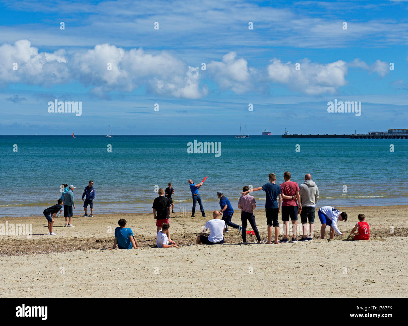 Cricket sur la plage de Weymouth, Dorset, Angleterre, Royaume-Uni Banque D'Images