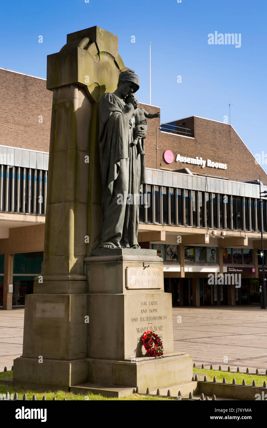 Royaume-uni, Angleterre, Derby, Derbyshire, Place du marché, le monument commémoratif de guerre conçu par Charles Clayton Thompson Banque D'Images