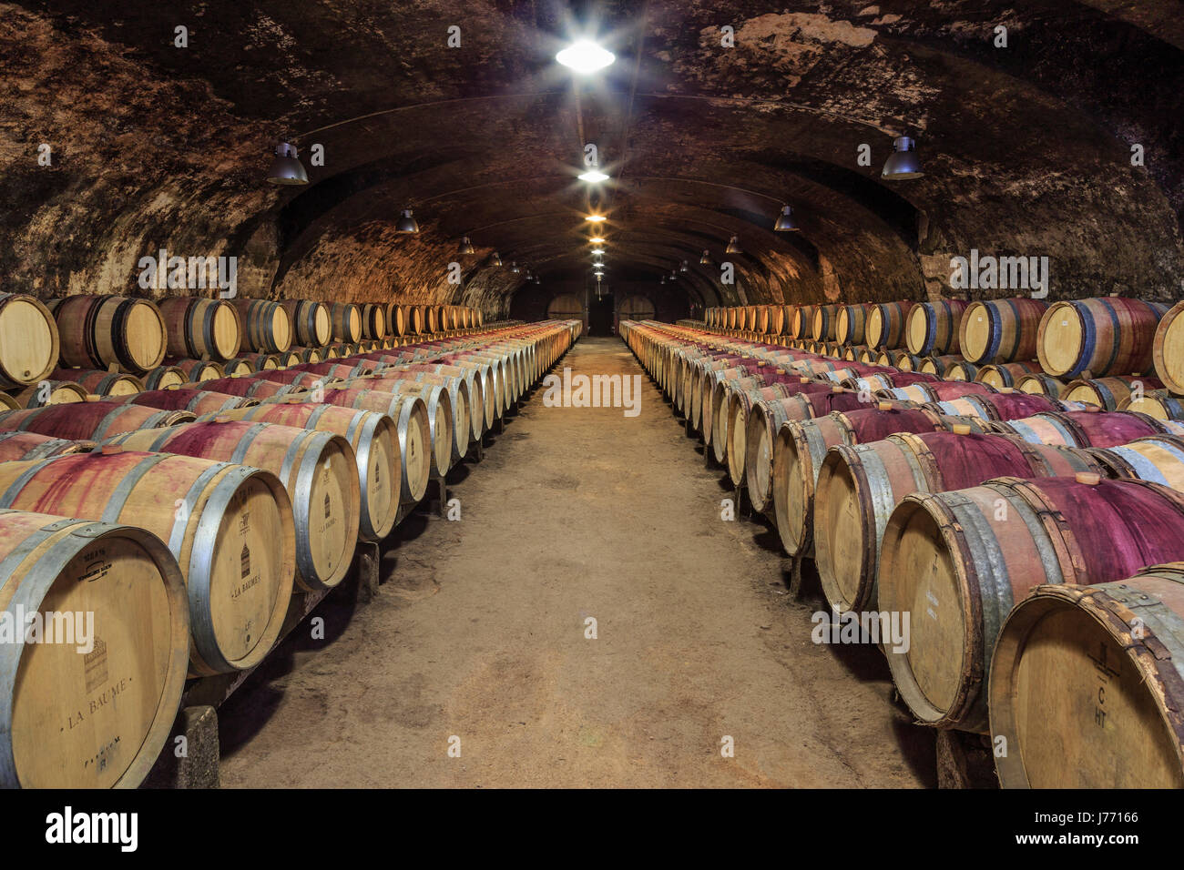France, Rhône, Beaujolais, Chenas Chenas, château, cave à vin Photo Stock -  Alamy