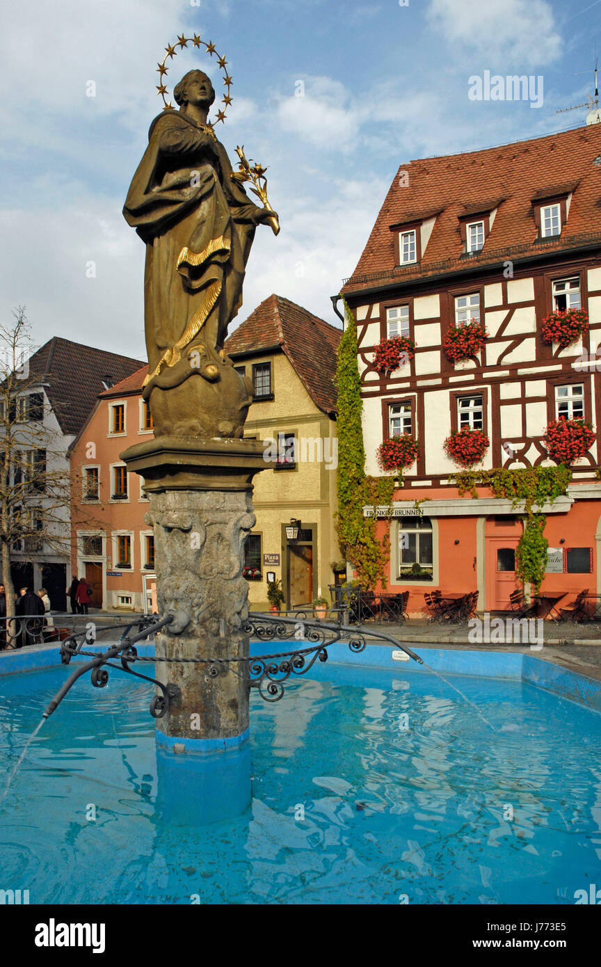La construction de la Bavière l'encadrement fontaine façade chambre romantique bâtiment Banque D'Images