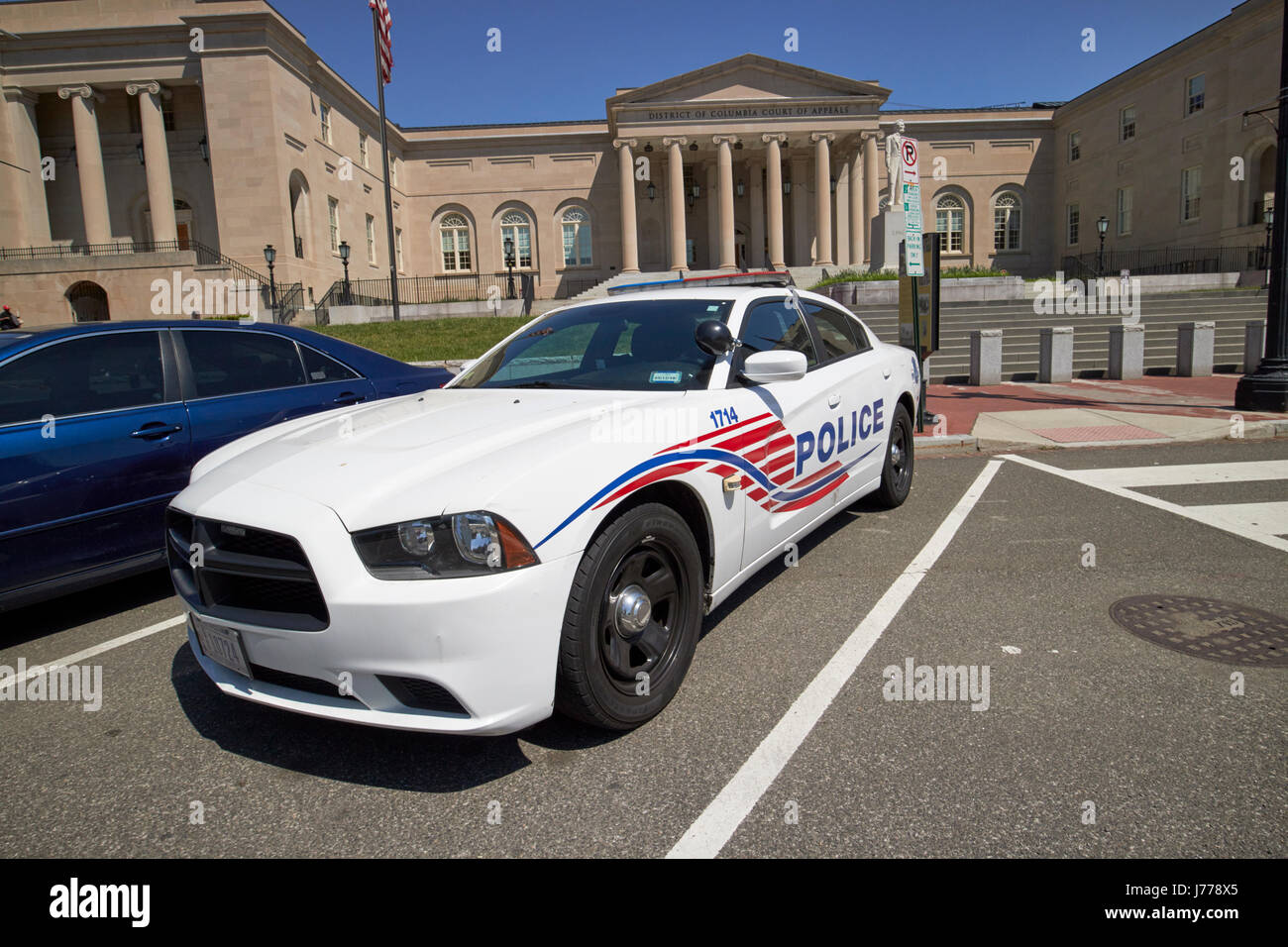 Dc voiture de police en face de l'Hôtel de ville du District de Columbia maintenant la cour d'appel judiciaire Square Washington DC USA Banque D'Images