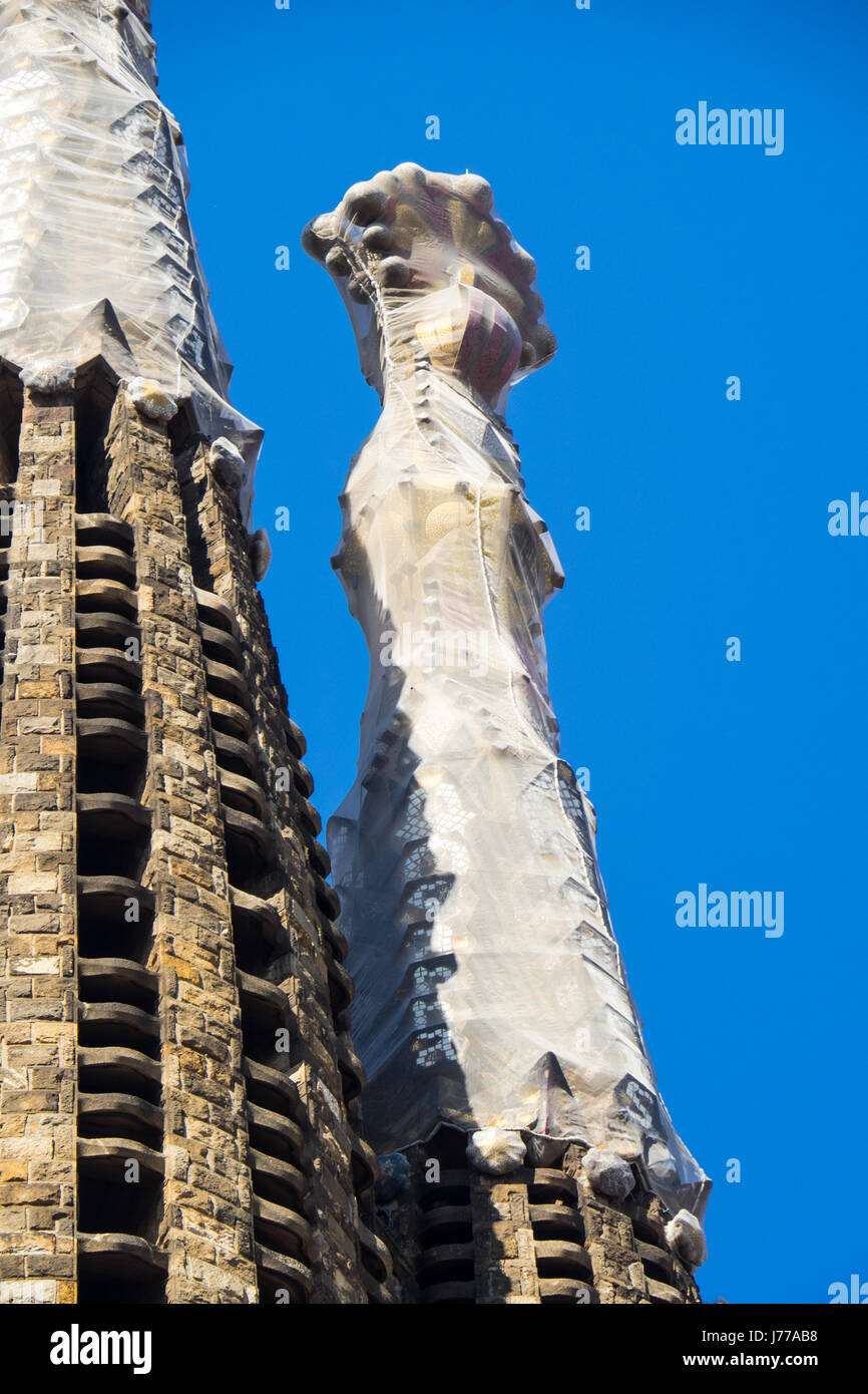 Élaborer des flèches sculptées de la Sagrada Familia, Barcelone, Espagne. Banque D'Images