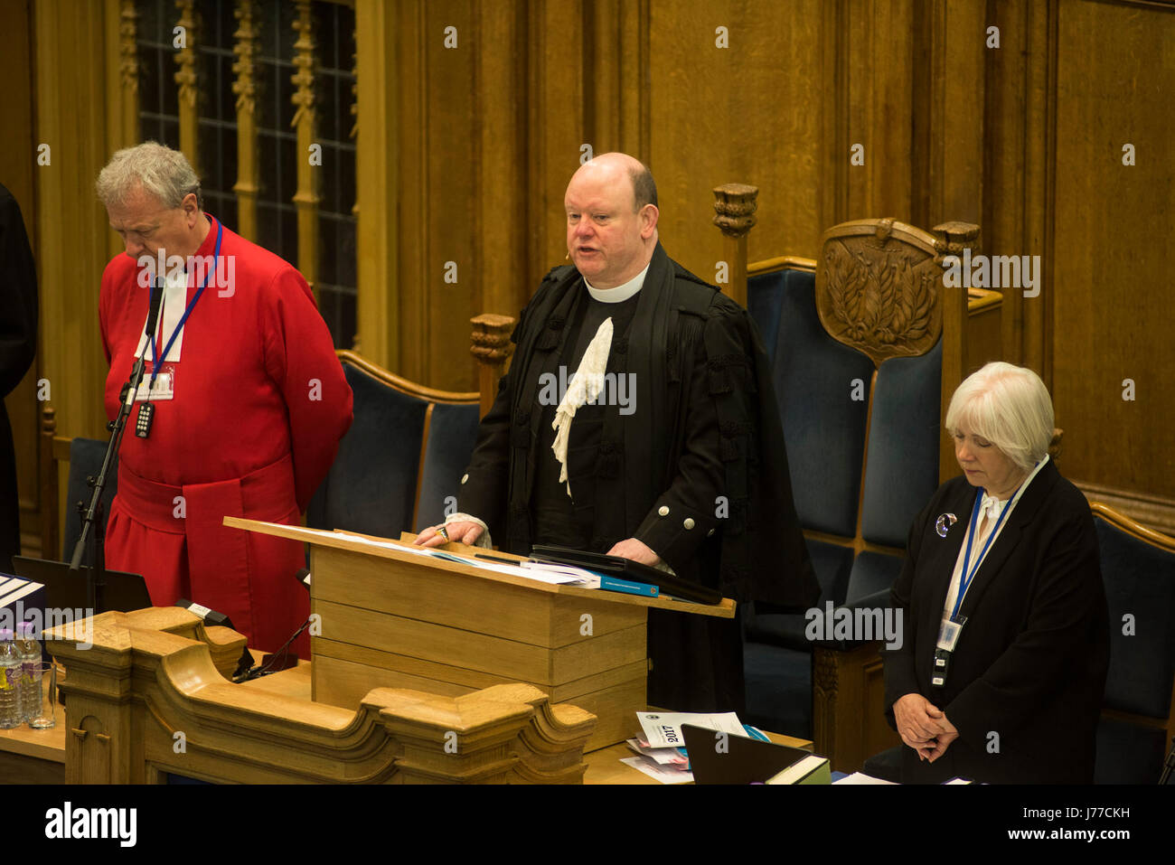 Edinburgh, Royaume-Uni. 23 mai, 2017. L'Assemblée générale de l'Église d'Écosse. Modérateur de l'Église d'Écosse, Rev Derek Browning, traite de l'Assemblée générale ce matin à la suite de l'attaque terroriste à Manchester. L'Assemblée générale était alors pour une minutes de silence. Crédit : Andrew O'Brien/Alamy Live News Banque D'Images