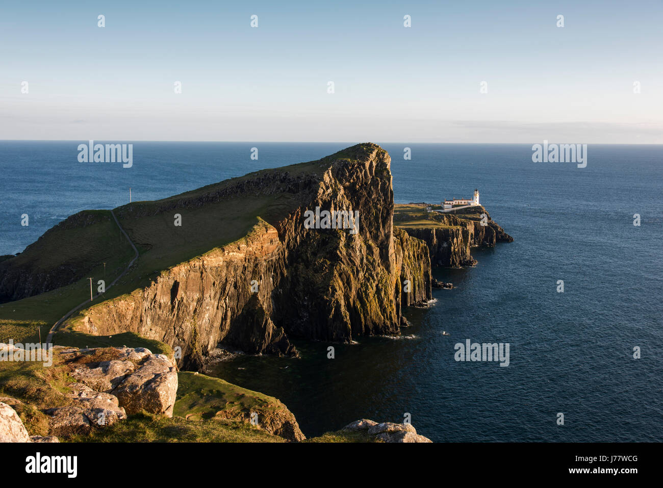 Neist Point et le phare sur la péninsule de Duirnish dans le nord ouest de l'île de Skye Banque D'Images