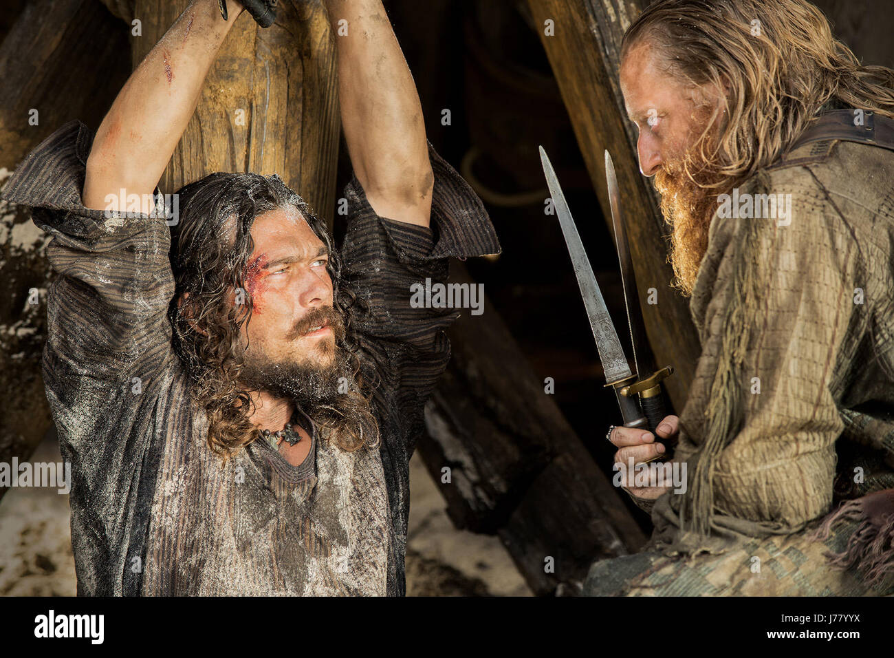 Black Sails Saison 5 BLACK SAILS, (de gauche) : David Wilmot, Luc Arnold, 'XXX', (Saison 4, EP.  402, diffusé le 5 février, 2017). photo : David Bloomer / ©Starz ! /  Courtesy Everett Collection Photo Stock - Alamy