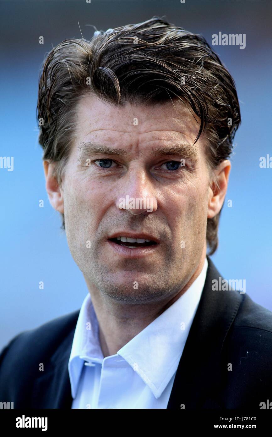 MICHAEL LAUDRUP SWANSEA CITY MANAGER SWANSEA CITY MANAGER VILLA PARK BIRMINGHAM ENGLAND 15 Septembre 2012 Banque D'Images