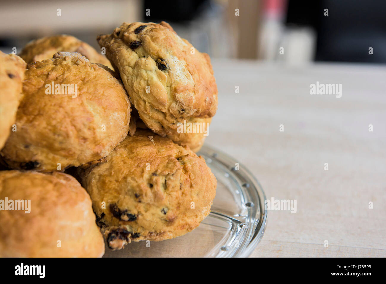 Une vue rapprochée des scones fraîchement cuits ; Scone ; alimentation ; traiter ; traditionnel ; fraîche ; Snack ; Smyrne ; Delicious ; Banque D'Images