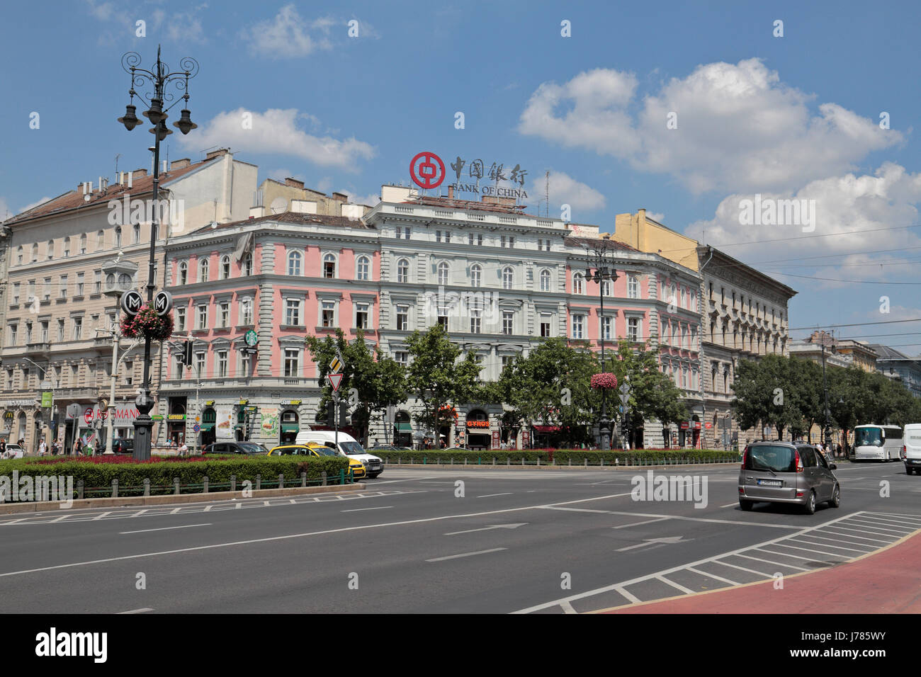 L'échelle typique (carrefour Budapest Terez krt et /Avenue Andrássy Andrássy út) à Budapest, Hongrie. Banque D'Images