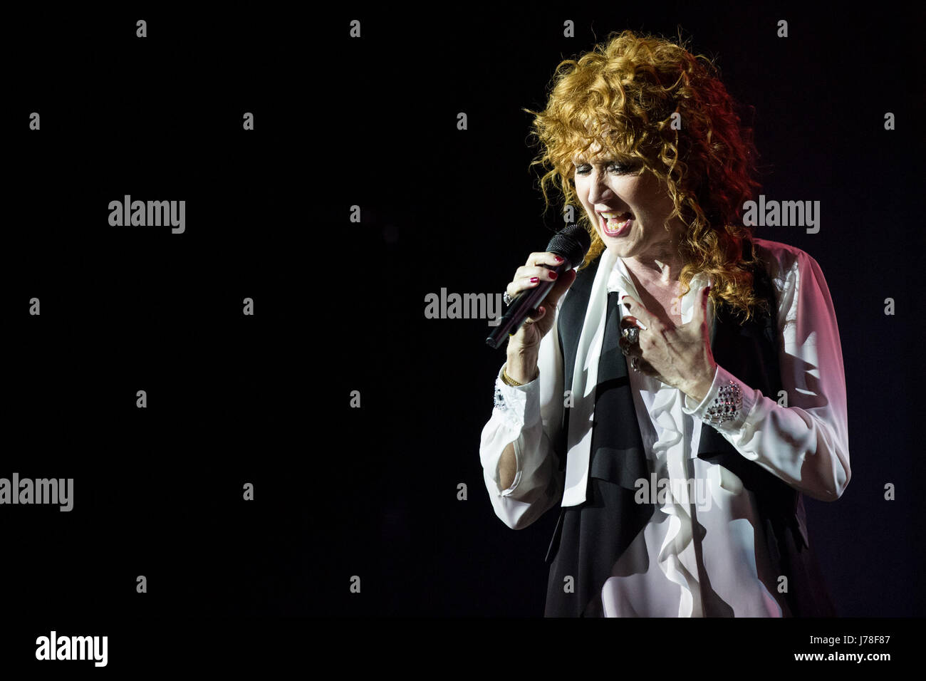 Turin, Fiorella Mannoia effectuée lors d'un concert sold out au Théâtre du Colisée, avec son tournoi 'Fighter'. La chanteuse italienne est arrivée deuxième au dernier Festival de San Remo avec la chanson "être heureux". Banque D'Images