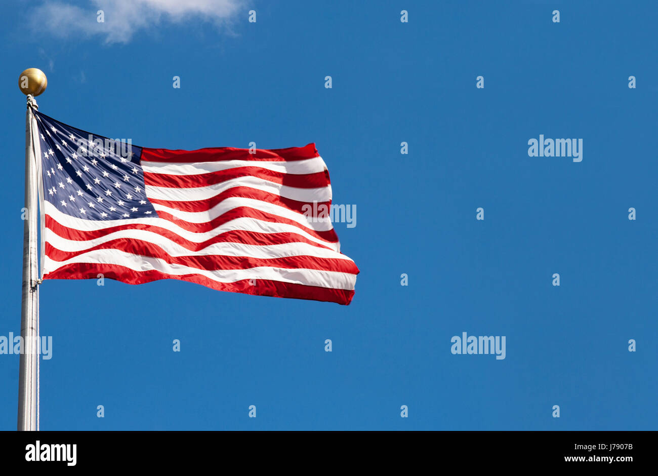 Drapeau Américain Avec Mât Et Pied - 100x150cm En Satin Polyester - Mât Télescopique 2,5m, Pied Inox - Pour Intérieur Bureau, Cérémonies