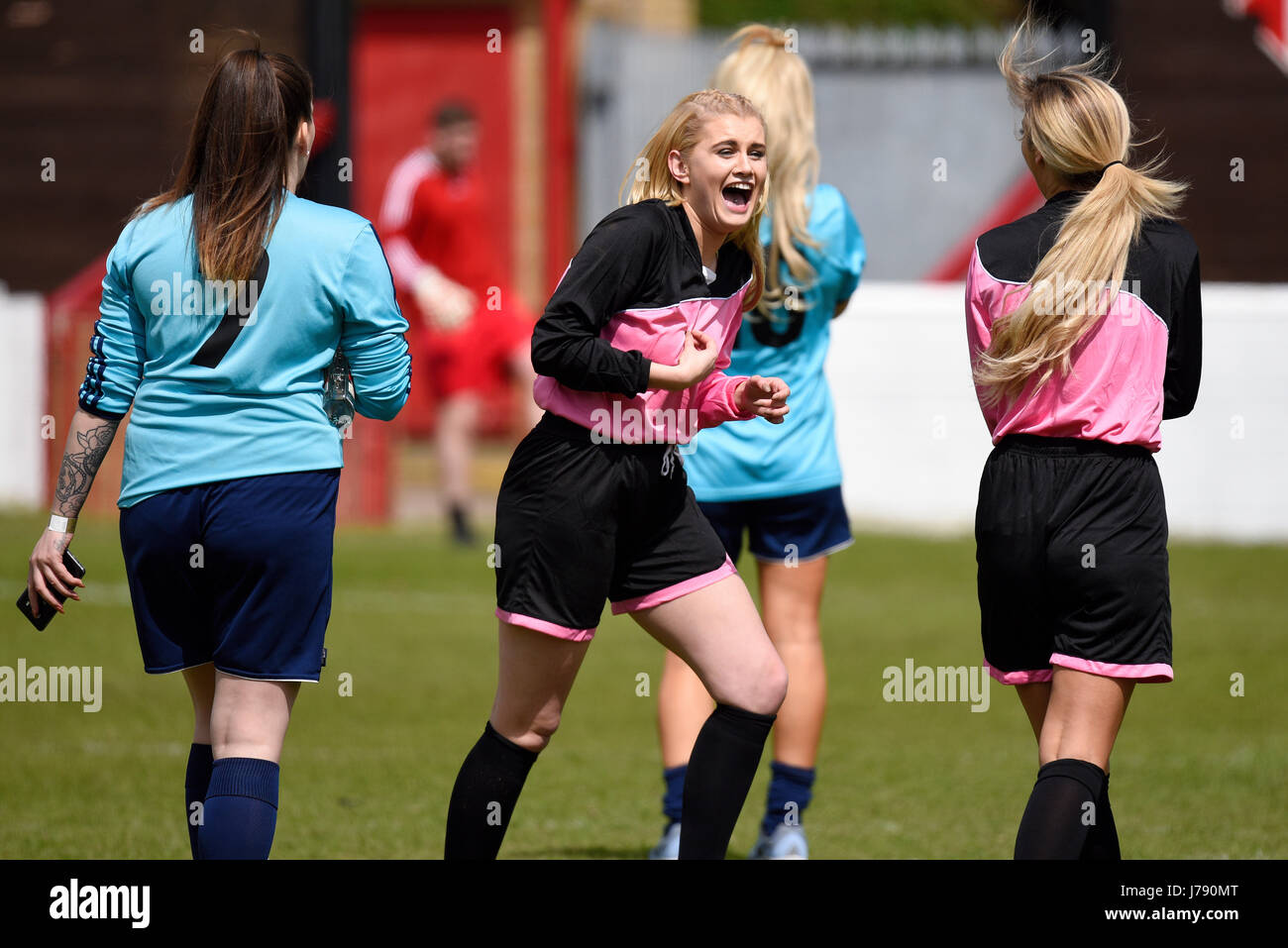 Victoria Cobbalt (MTV) joue dans un match de football caritatif pour Jayla Agbonlahor à Dagenham, Essex, Royaume-Uni Banque D'Images