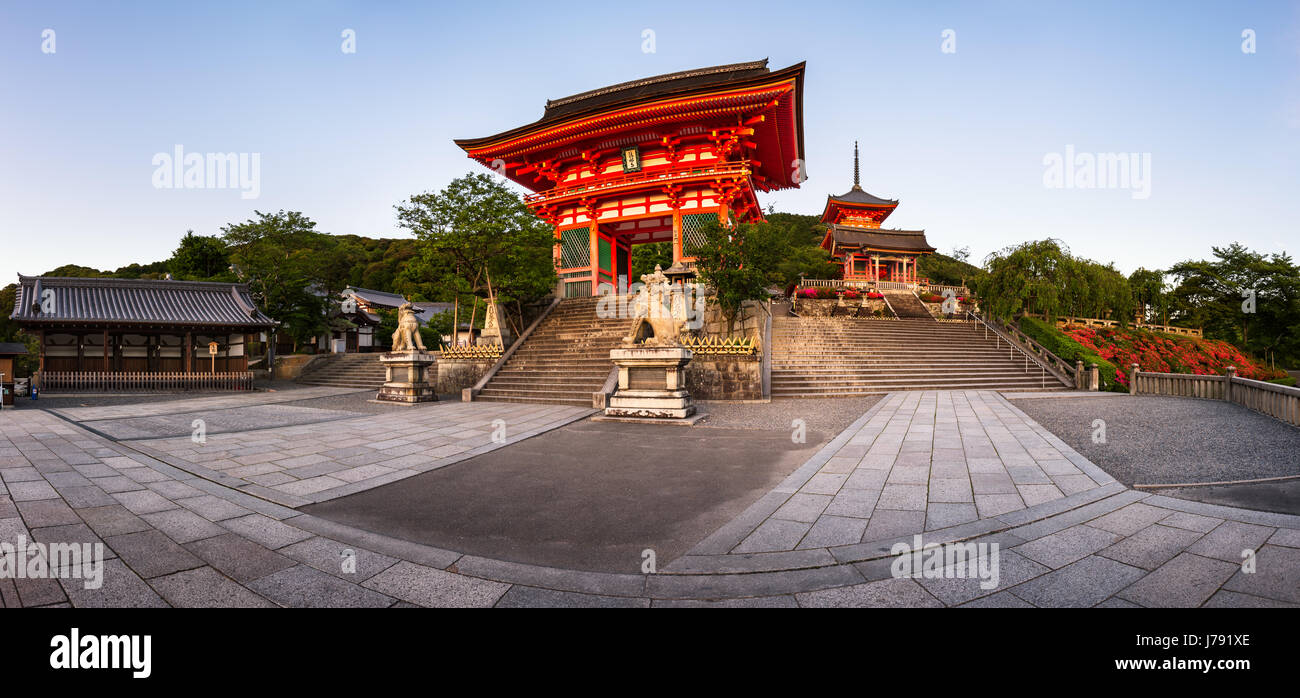 Panorama de l'Otowa-san Temple Kiyomizu-dera en soirée, Kyoto, Japon Banque D'Images