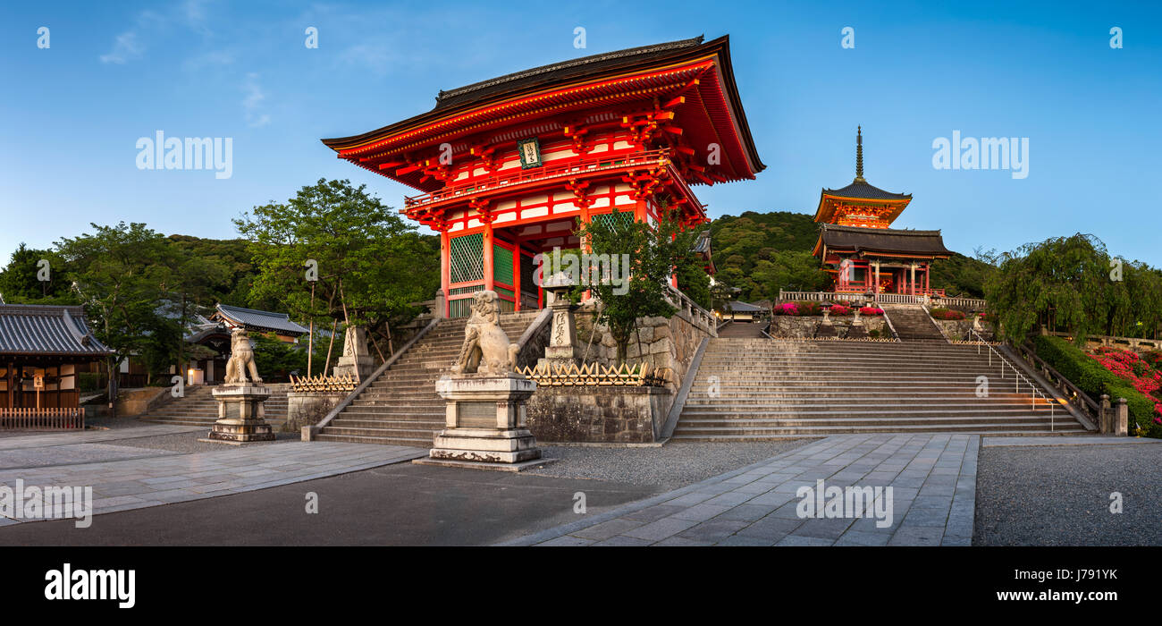 Panorama de l'Otowa-san Temple Kiyomizu-dera en soirée, Kyoto, Japon Banque D'Images