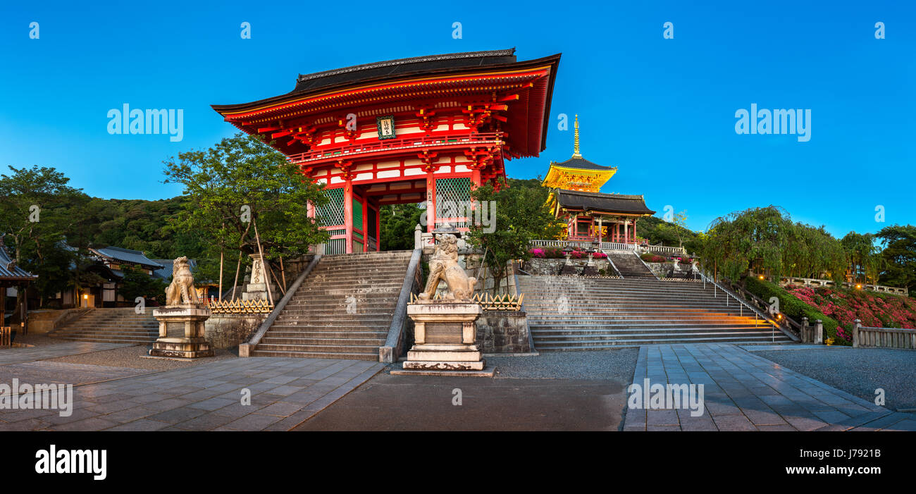 Panorama de l'Otowa-san Temple Kiyomizu-dera en soirée, Kyoto, Japon Banque D'Images